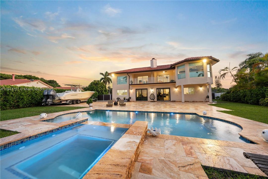 For Sale: $1,875,000 (5 beds, 6 baths, 4483 Square Feet)