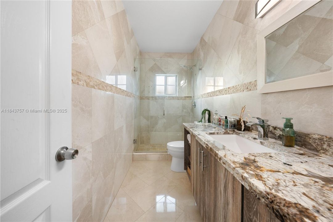 For Sale: $1,875,000 (5 beds, 6 baths, 4483 Square Feet)