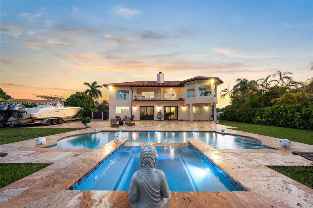 For Sale: $1,875,000 (5 beds, 6 baths, 4483 Square Feet)