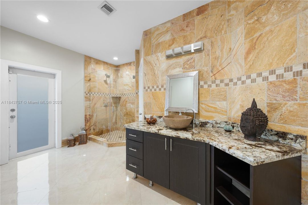 For Sale: $1,875,000 (5 beds, 6 baths, 4483 Square Feet)