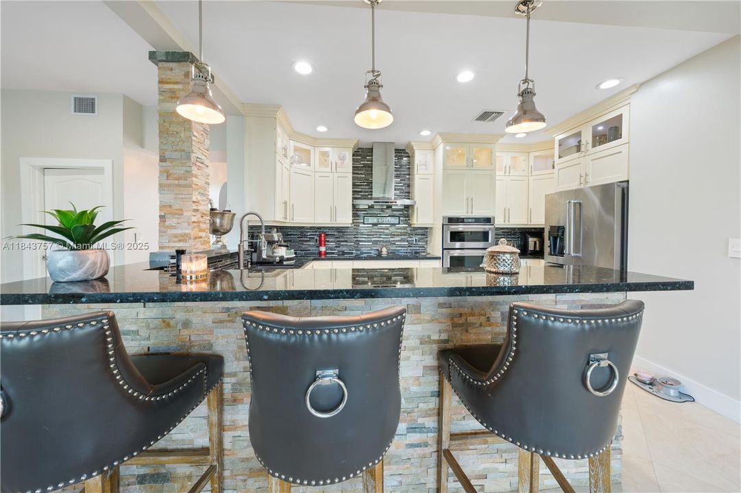 For Sale: $1,875,000 (5 beds, 6 baths, 4483 Square Feet)