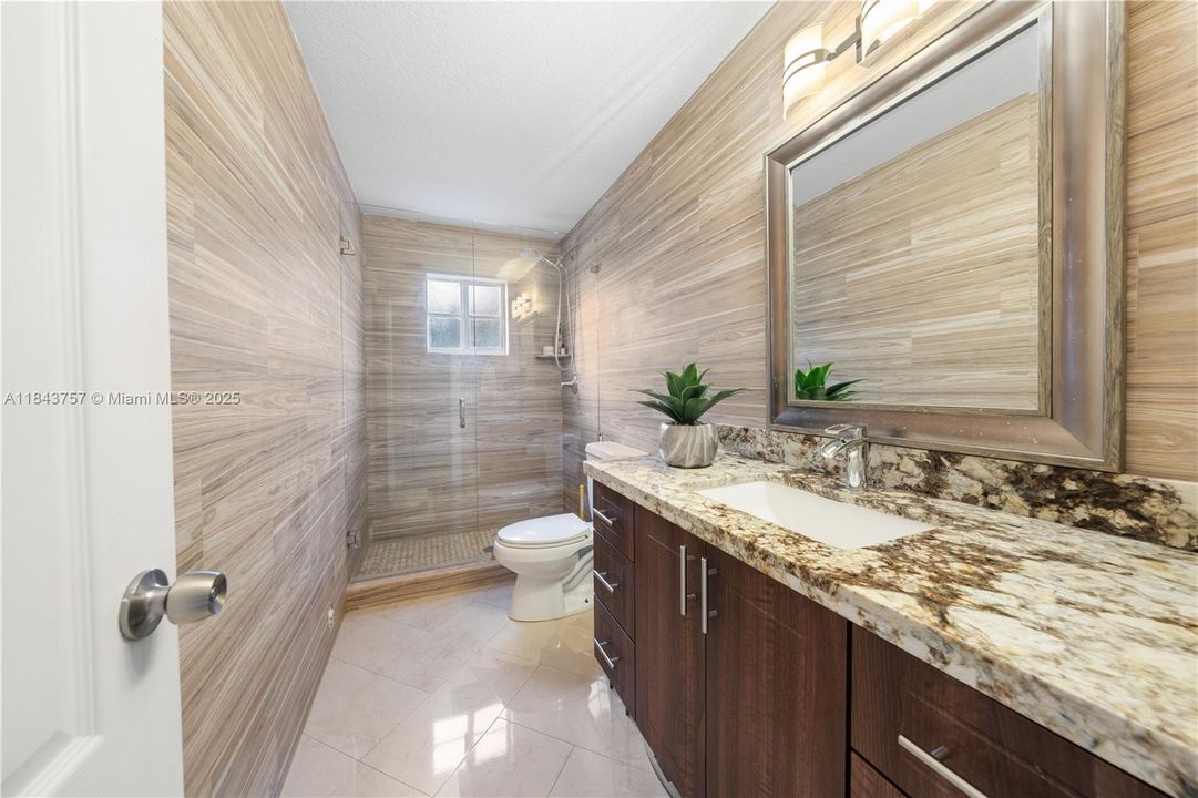 For Sale: $1,875,000 (5 beds, 6 baths, 4483 Square Feet)