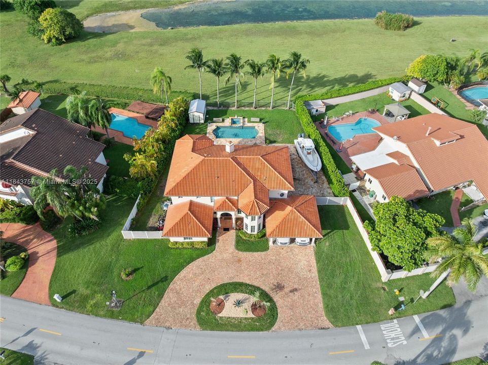 For Sale: $1,875,000 (5 beds, 6 baths, 4483 Square Feet)