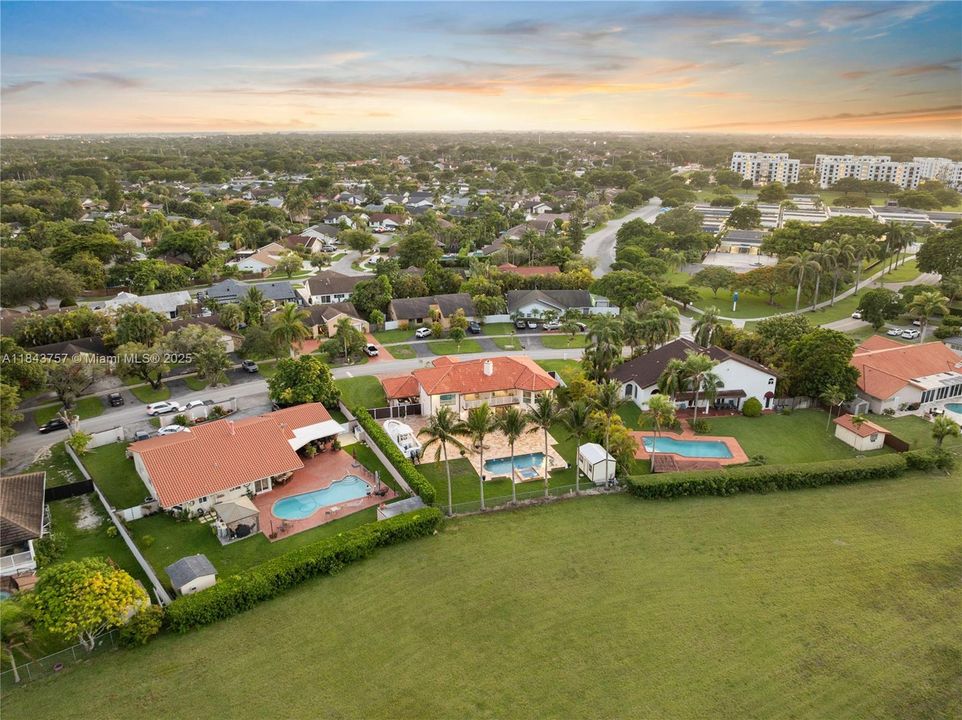 For Sale: $1,875,000 (5 beds, 6 baths, 4483 Square Feet)