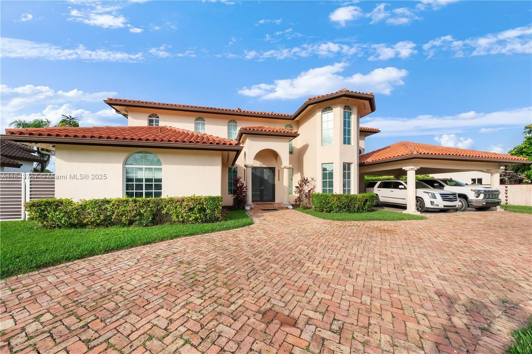 For Sale: $1,875,000 (5 beds, 6 baths, 4483 Square Feet)