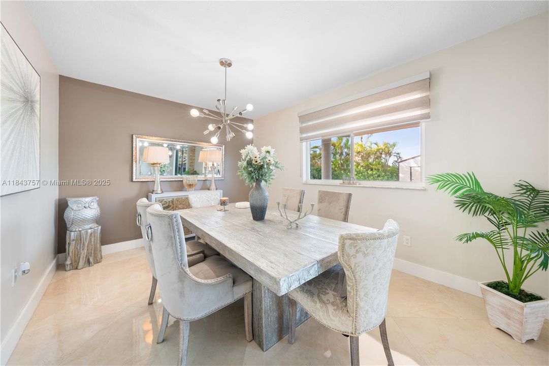 For Sale: $1,875,000 (5 beds, 6 baths, 4483 Square Feet)