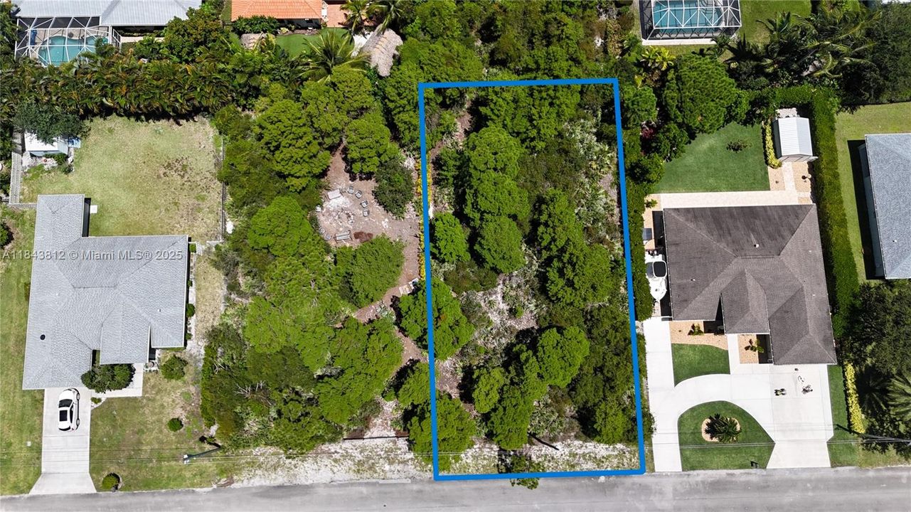 Vendido Recientemente: $375,000 (0.20 acres)