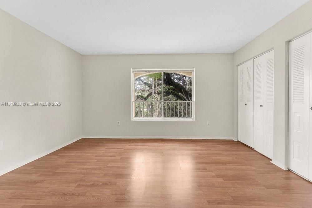 For Sale: $225,000 (1 beds, 1 baths, 834 Square Feet)