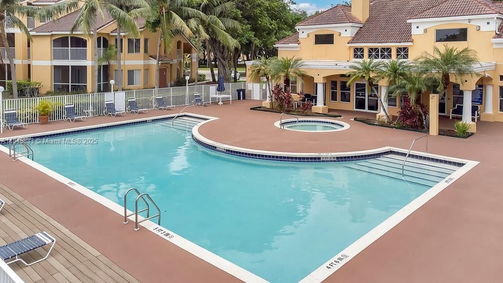 For Sale: $225,000 (1 beds, 1 baths, 834 Square Feet)