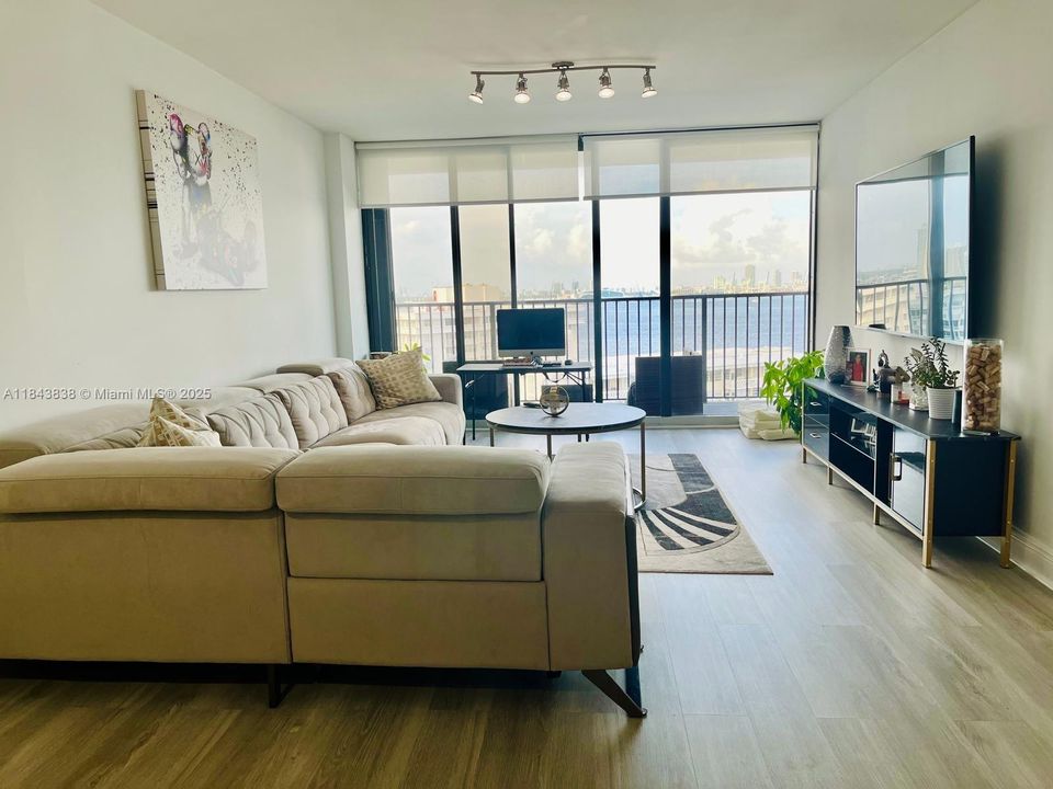Recently Rented: $3,500 (2 beds, 2 baths, 1030 Square Feet)