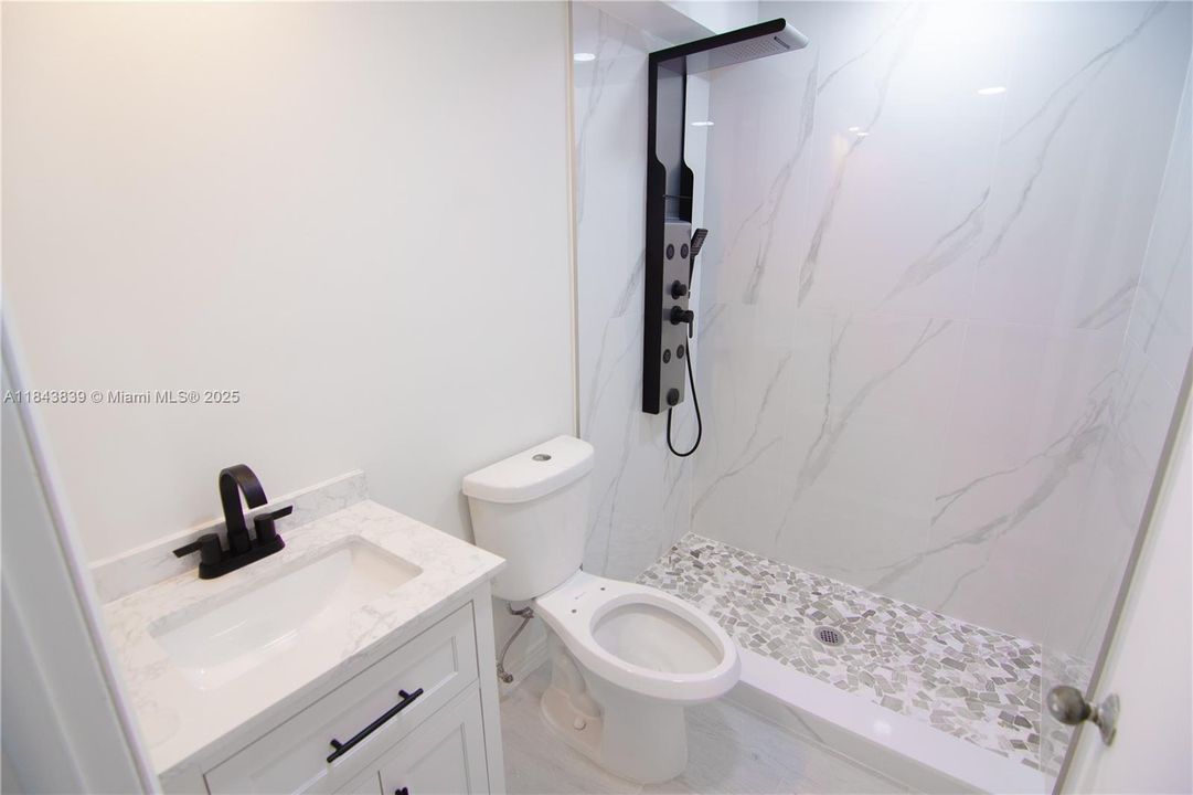 最近租的: $2,599 (1 贝兹, 1 浴室, 700 平方英尺)