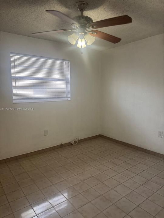 Active With Contract: $215,000 (2 beds, 1 baths, 732 Square Feet)