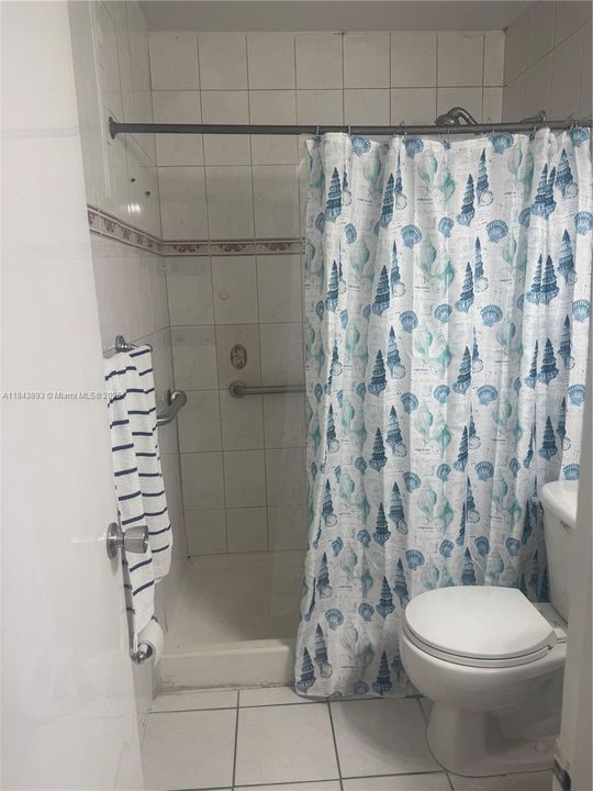 Active With Contract: $215,000 (2 beds, 1 baths, 732 Square Feet)