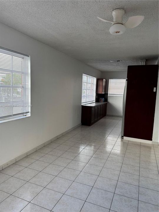 Active With Contract: $215,000 (2 beds, 1 baths, 732 Square Feet)