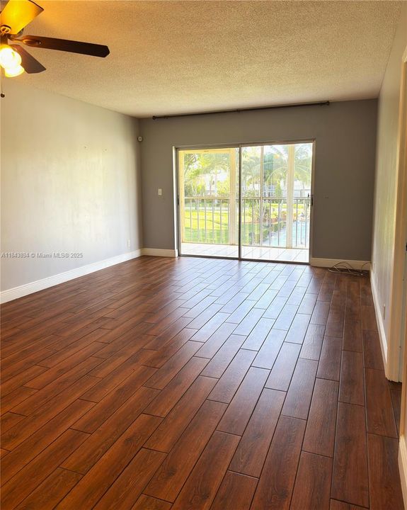 合同活跃: $160,000 (1 贝兹, 1 浴室, 672 平方英尺)