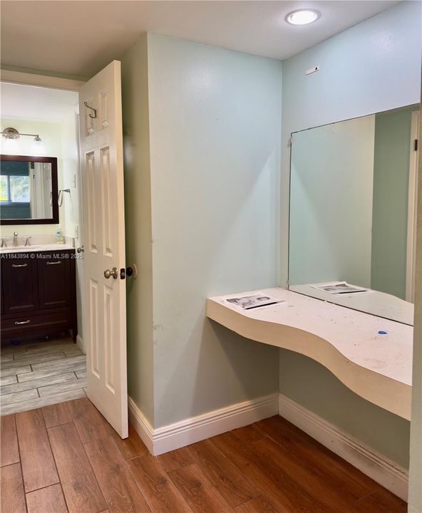 合同活跃: $160,000 (1 贝兹, 1 浴室, 672 平方英尺)