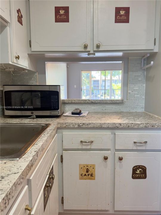 合同活跃: $160,000 (1 贝兹, 1 浴室, 672 平方英尺)