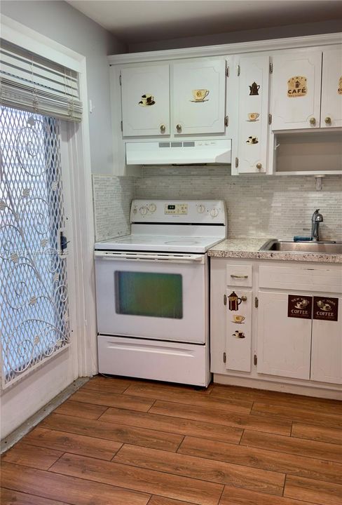 合同活跃: $160,000 (1 贝兹, 1 浴室, 672 平方英尺)