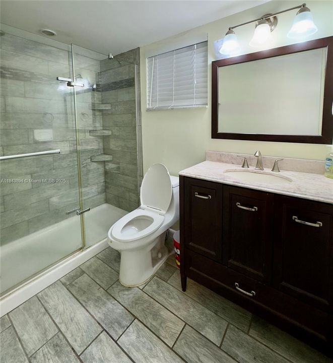 合同活跃: $160,000 (1 贝兹, 1 浴室, 672 平方英尺)