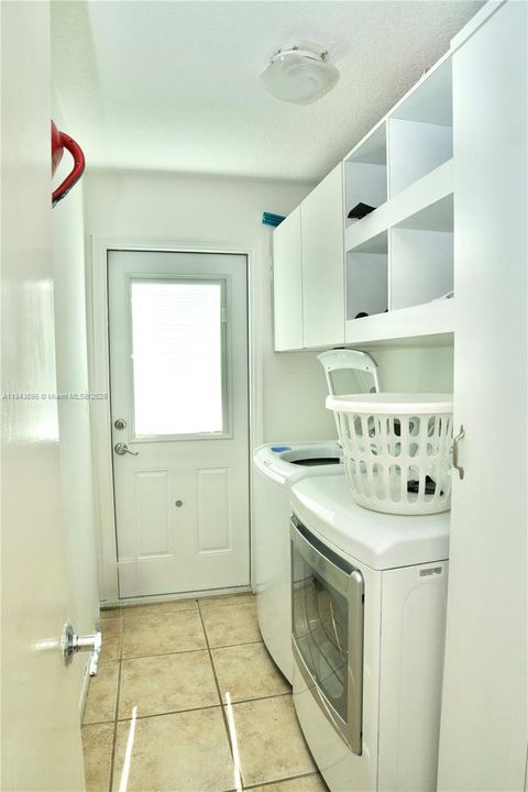 Recently Sold: $1,299,900 (4 beds, 3 baths, 2612 Square Feet)