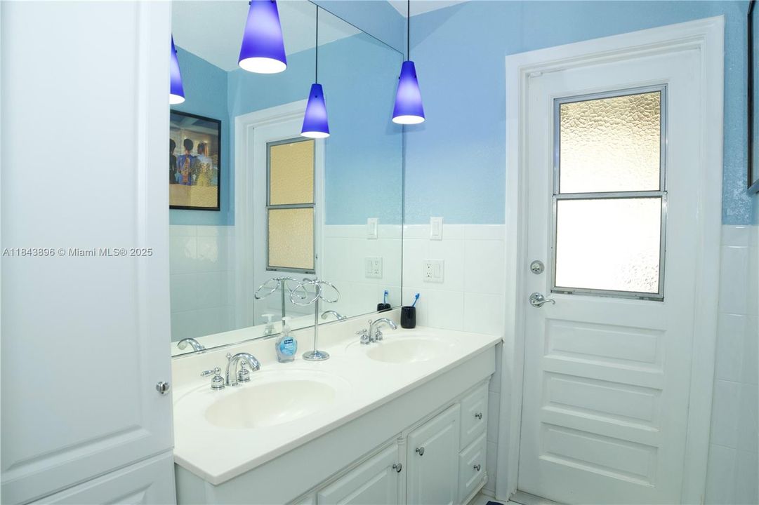 Recently Sold: $1,299,900 (4 beds, 3 baths, 2612 Square Feet)