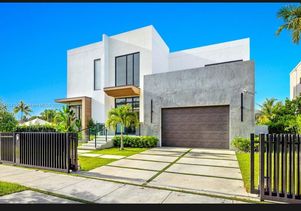 На продажу: $6,950,000 (6 спален, 5 ванн, 4441 Квадратных фут)