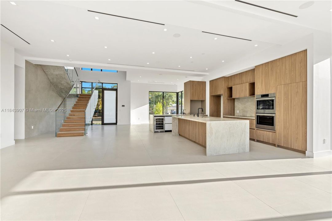 На продажу: $6,950,000 (6 спален, 5 ванн, 4441 Квадратных фут)