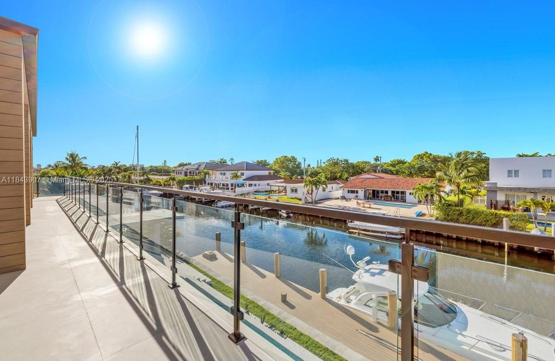 На продажу: $6,950,000 (6 спален, 5 ванн, 4441 Квадратных фут)