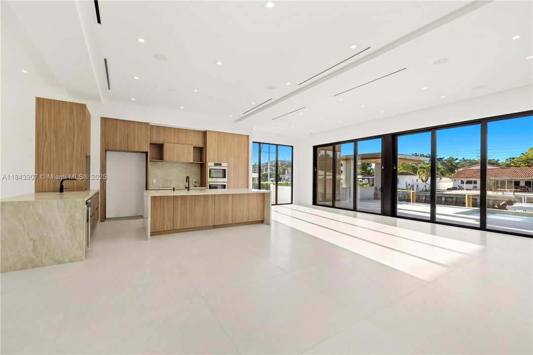 На продажу: $6,950,000 (6 спален, 5 ванн, 4441 Квадратных фут)