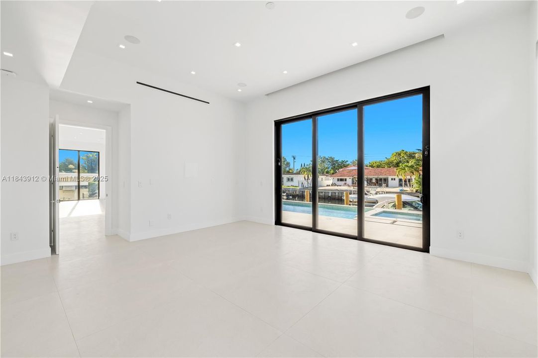 出租: $36,500 (6 贝兹, 5 浴室, 4441 平方英尺)