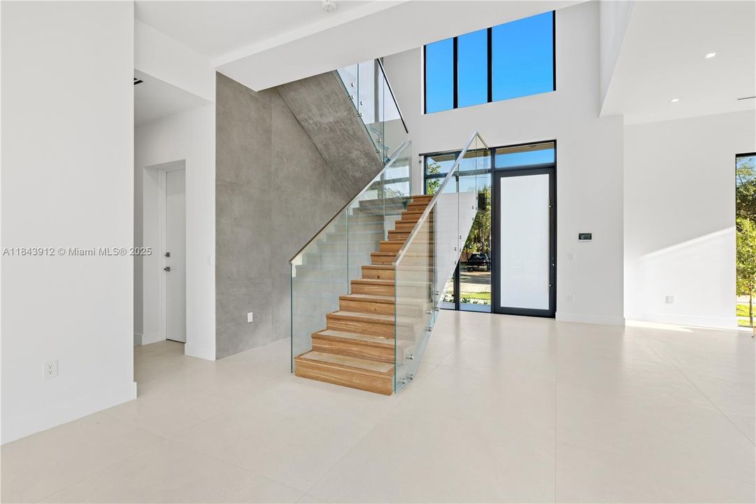 出租: $36,500 (6 贝兹, 5 浴室, 4441 平方英尺)