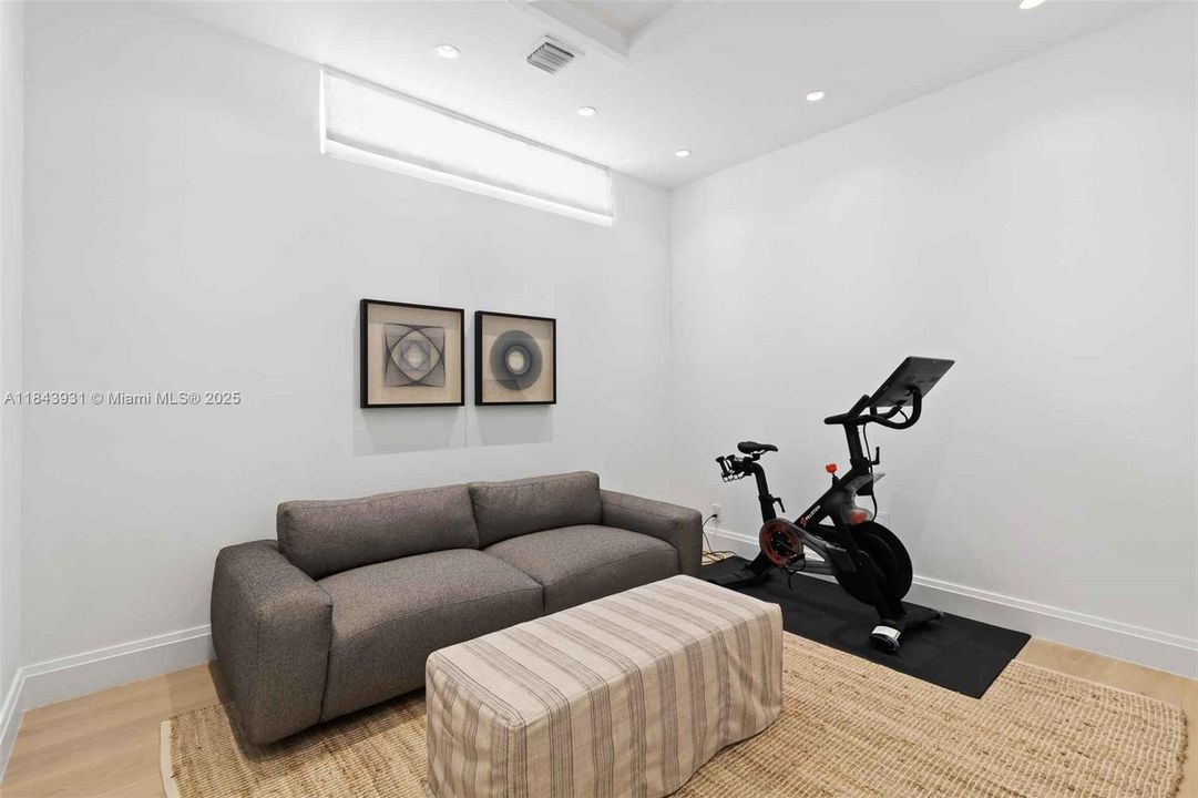 Active With Contract: $650,000 (5 beds, 5 baths, 4548 Square Feet)