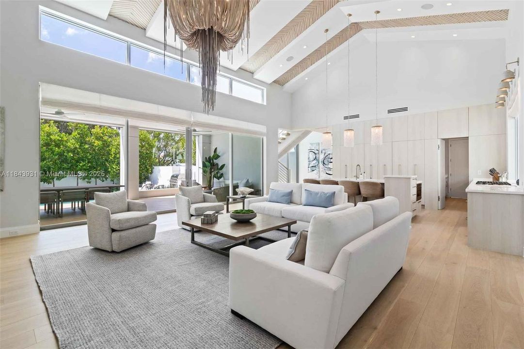 Active With Contract: $650,000 (5 beds, 5 baths, 4548 Square Feet)