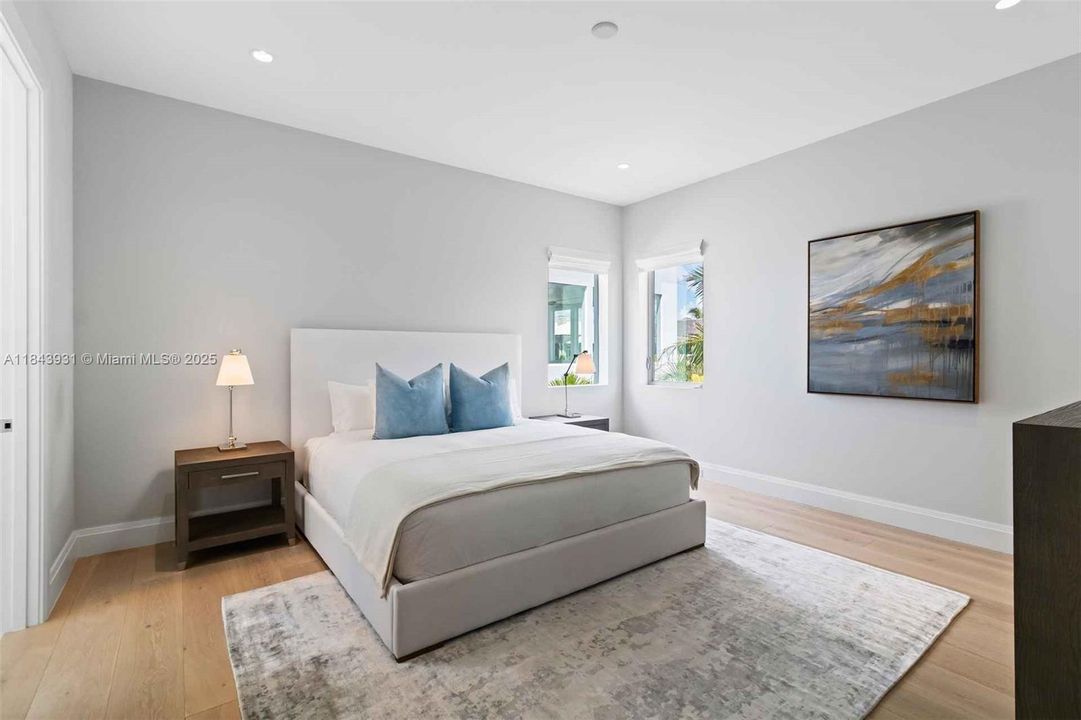 Active With Contract: $650,000 (5 beds, 5 baths, 4548 Square Feet)