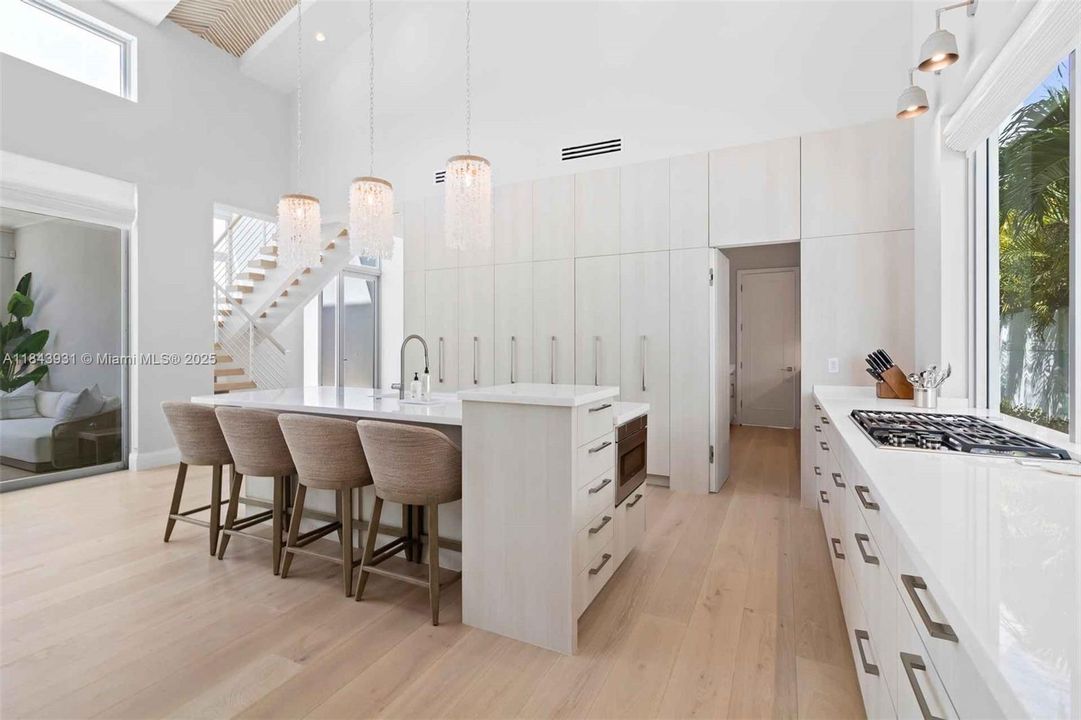 Active With Contract: $650,000 (5 beds, 5 baths, 4548 Square Feet)