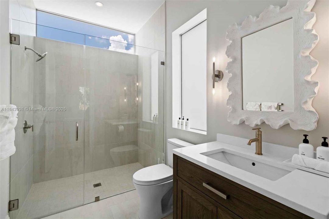 Active With Contract: $650,000 (5 beds, 5 baths, 4548 Square Feet)