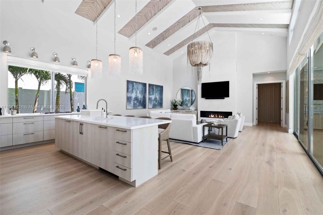 Active With Contract: $650,000 (5 beds, 5 baths, 4548 Square Feet)