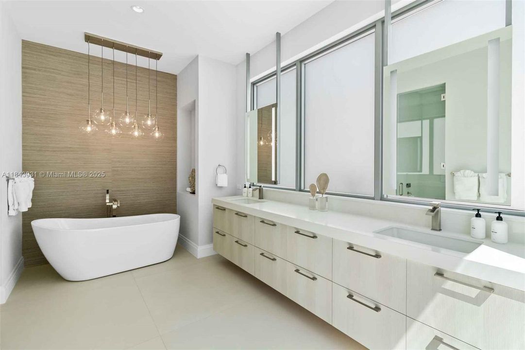 Active With Contract: $650,000 (5 beds, 5 baths, 4548 Square Feet)