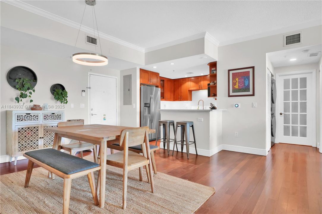 Недавно продано: $599,000 (2 спален, 2 ванн, 1202 Квадратных фут)