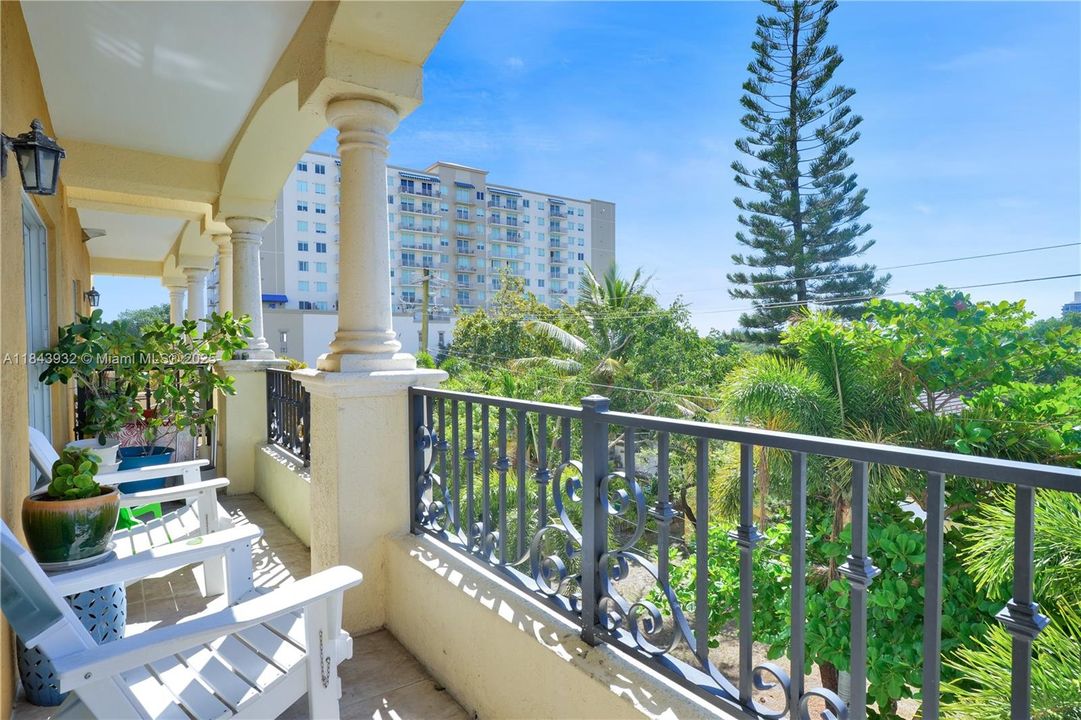 Недавно продано: $599,000 (2 спален, 2 ванн, 1202 Квадратных фут)