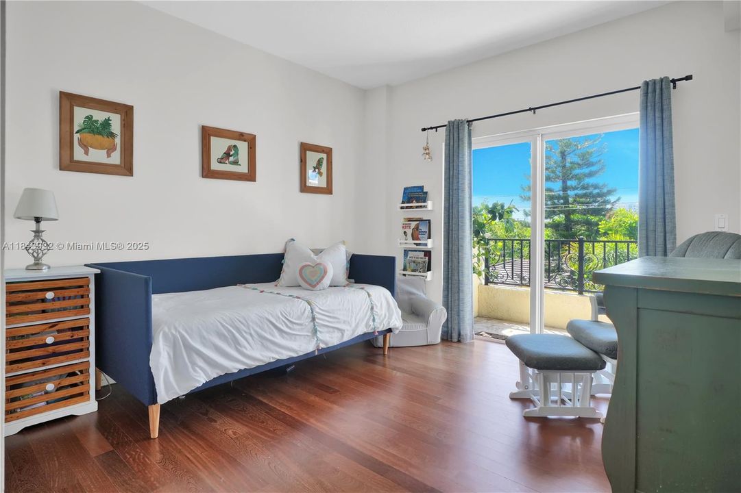 Недавно продано: $599,000 (2 спален, 2 ванн, 1202 Квадратных фут)