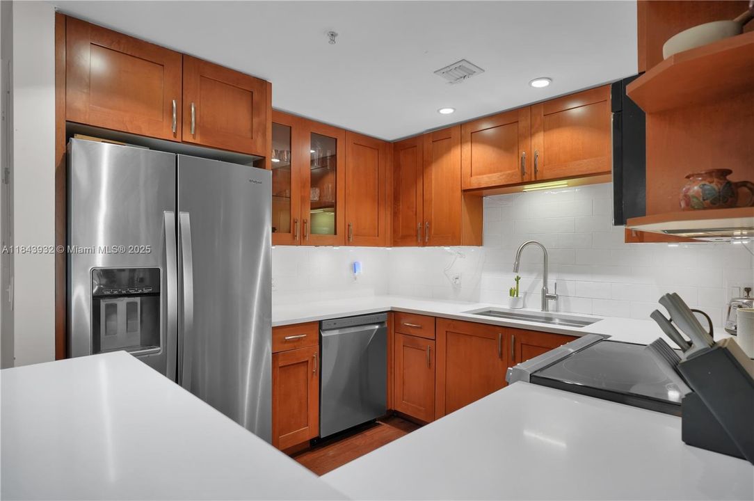 Недавно продано: $599,000 (2 спален, 2 ванн, 1202 Квадратных фут)