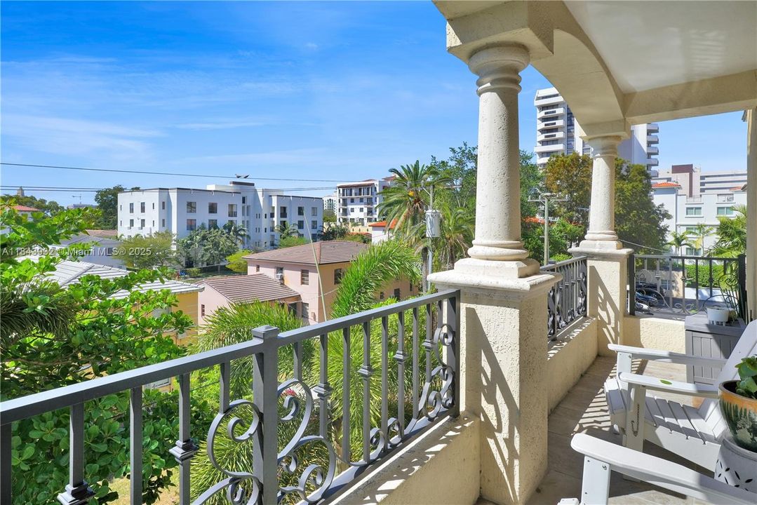 Недавно продано: $599,000 (2 спален, 2 ванн, 1202 Квадратных фут)