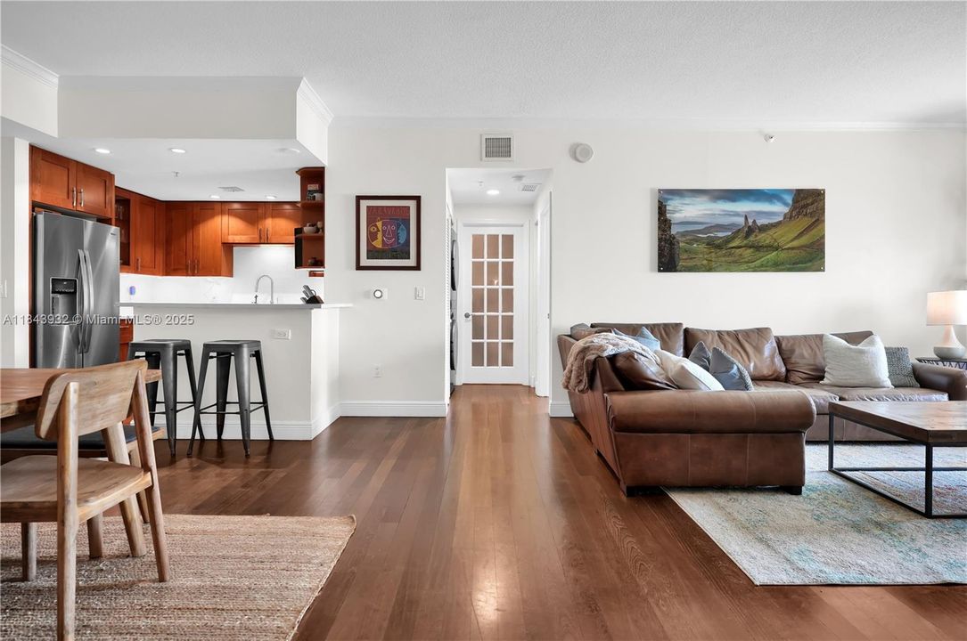 Недавно продано: $599,000 (2 спален, 2 ванн, 1202 Квадратных фут)