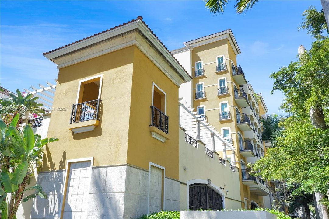 Недавно продано: $599,000 (2 спален, 2 ванн, 1202 Квадратных фут)