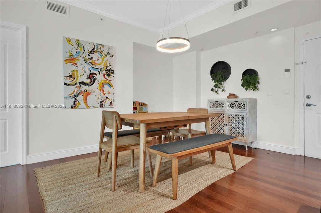 Недавно продано: $599,000 (2 спален, 2 ванн, 1202 Квадратных фут)