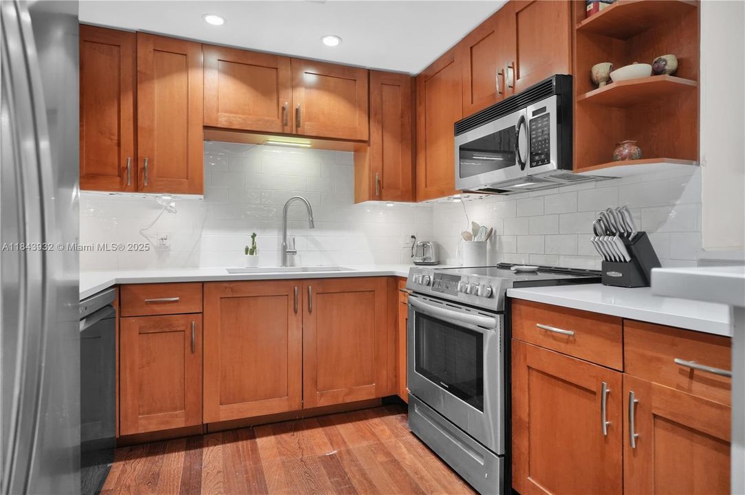 Недавно продано: $599,000 (2 спален, 2 ванн, 1202 Квадратных фут)