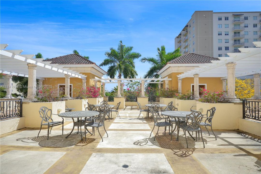 Недавно продано: $599,000 (2 спален, 2 ванн, 1202 Квадратных фут)