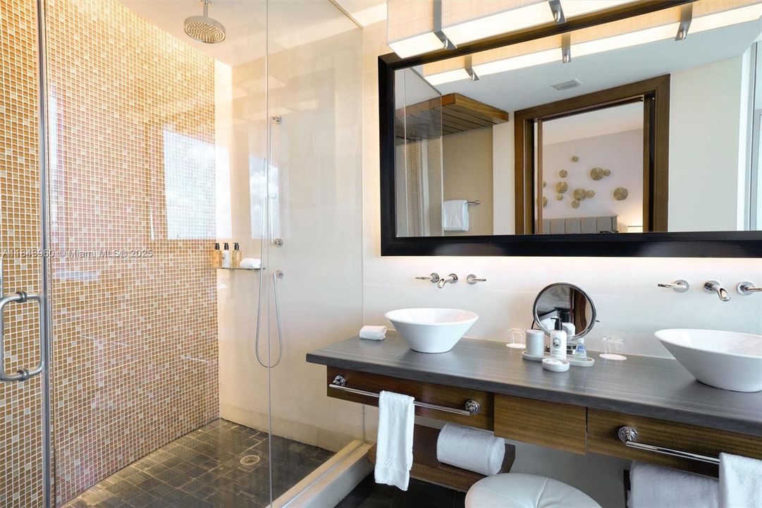 待售: $1,995,000 (1 贝兹, 1 浴室, 1147 平方英尺)