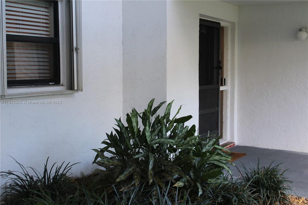 待售: $320,000 (2 贝兹, 2 浴室, 1382 平方英尺)